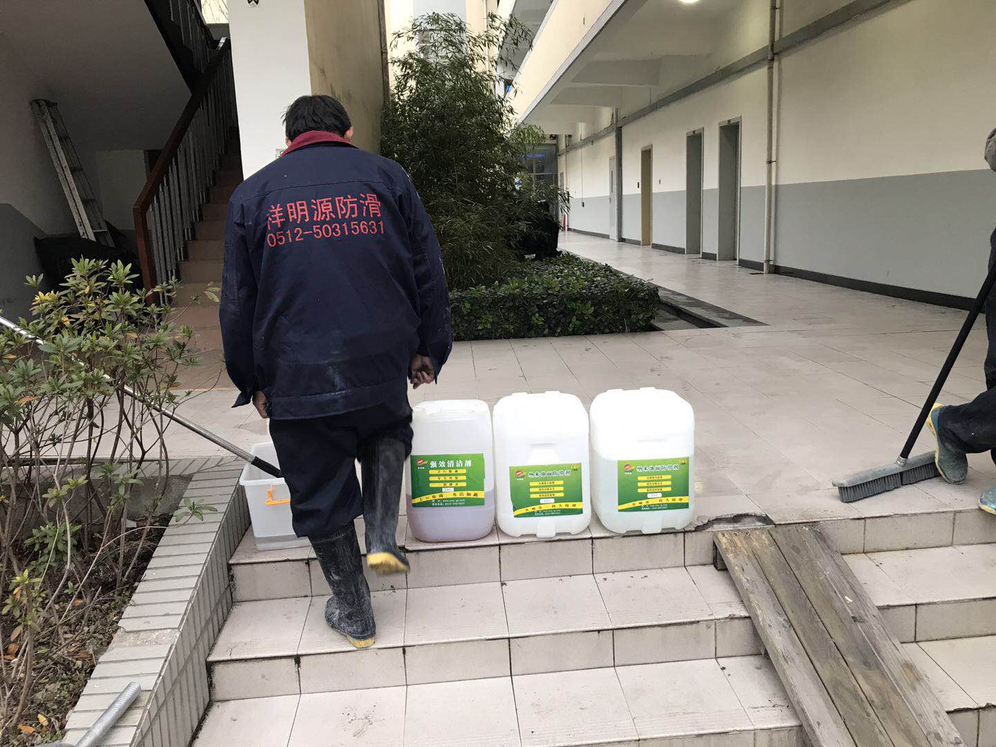 學校瓷磚防滑